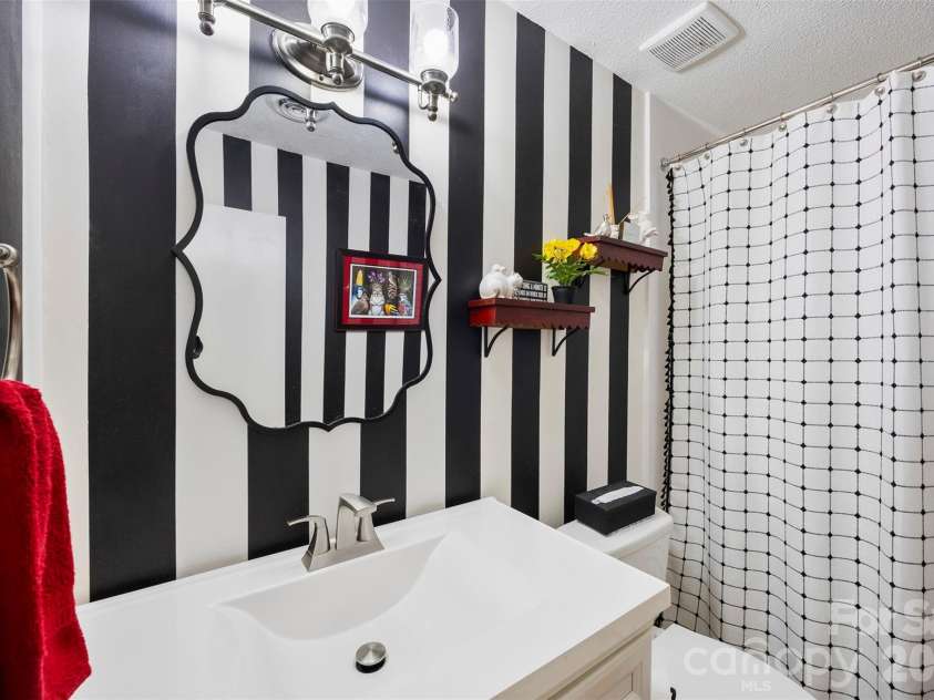 114 Ashleigh Court, Fort Mill, SC 29715.  MLS# CAR4390723, YatesRealty ID 29204. Bathroom