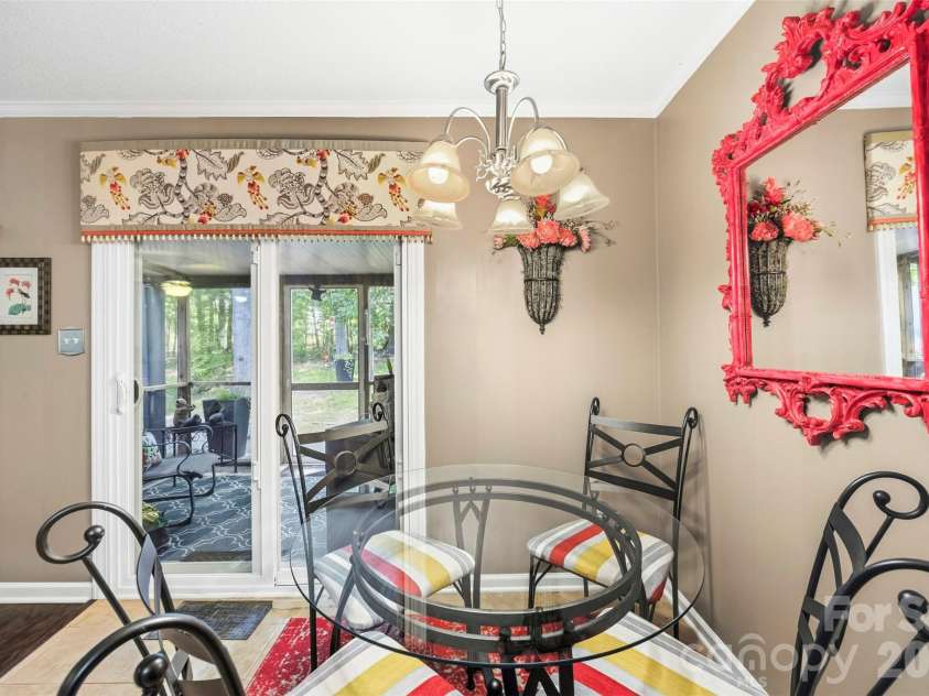 114 Ashleigh Court, Fort Mill, SC 29715.  MLS# CAR4390723, YatesRealty ID 29204. Dining area