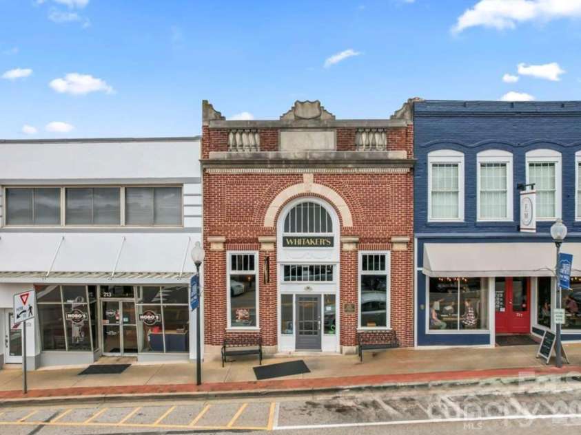 114 Ashleigh Court, Fort Mill, SC 29715.  MLS# CAR4390723, YatesRealty ID 29204. Downtown Fort Mill