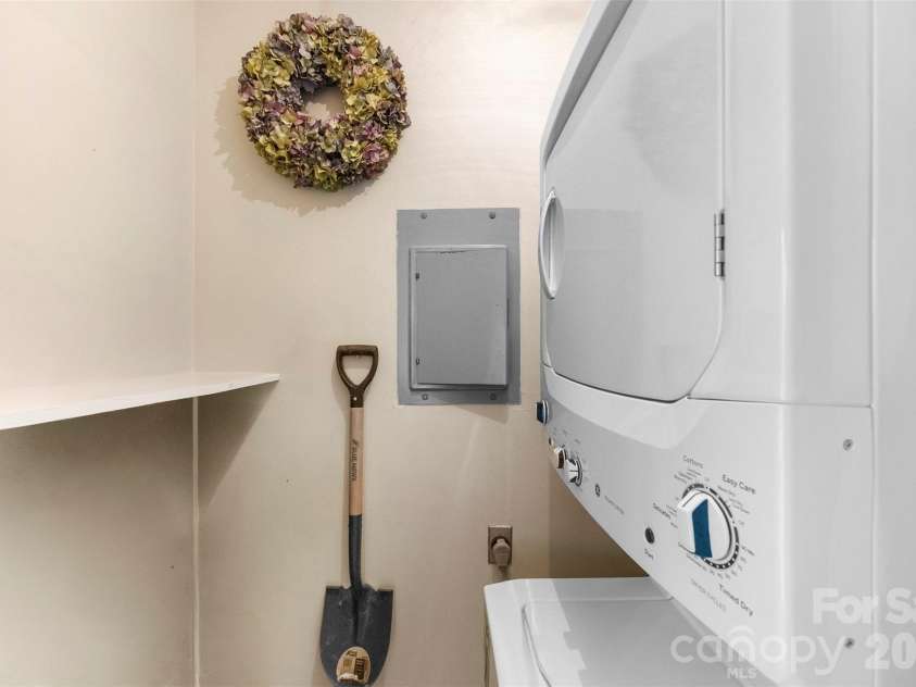 114 Ashleigh Court, Fort Mill, SC 29715.  MLS# CAR4390723, YatesRealty ID 29204. Laundry room