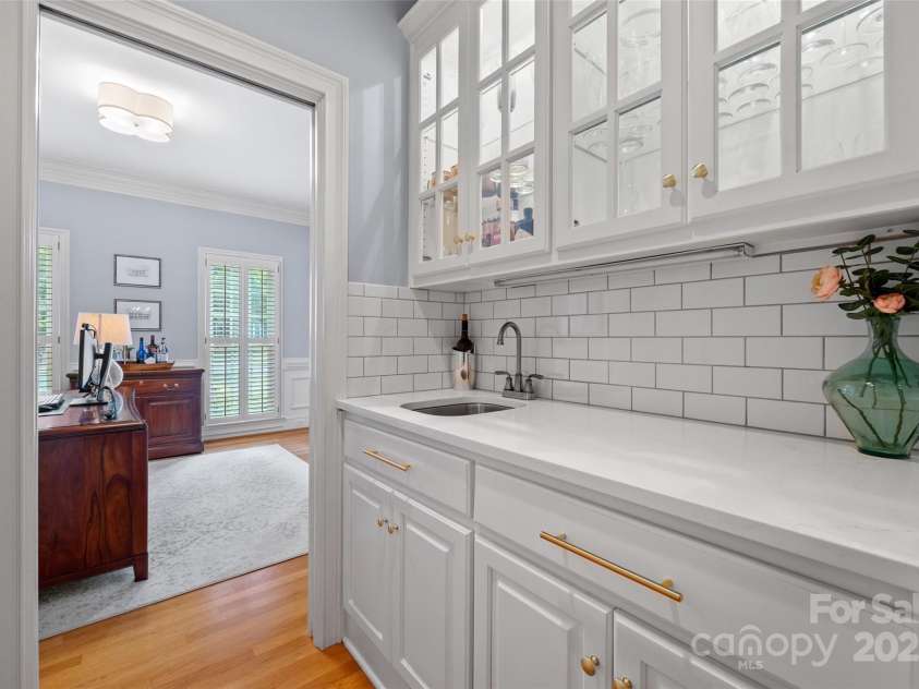 5510 Camilla Drive, Charlotte, NC 28226.  MLS# CAR4277273, YatesRealty ID 29204. 