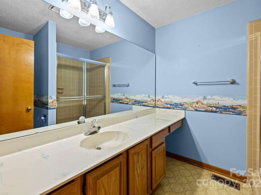 14314 Harbor Estate Road, Charlotte, NC 28278.  MLS# CAR4271911, YatesRealty ID 29205. 