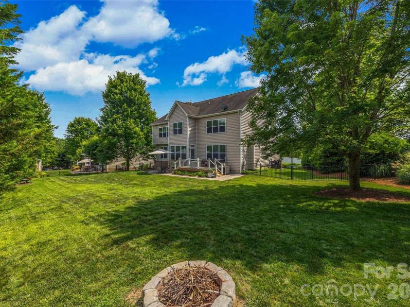 913 Vogel Way, Fort Mill, SC 29715.  MLS# CAR4387376, YatesRealty ID 29207. 