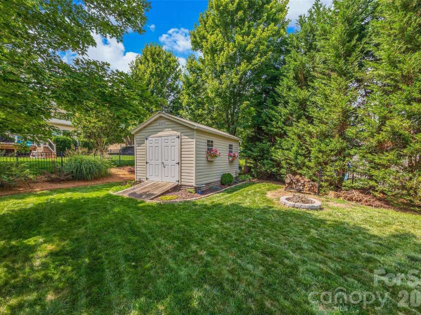 913 Vogel Way, Fort Mill, SC 29715.  MLS# CAR4387376, YatesRealty ID 29207. 
