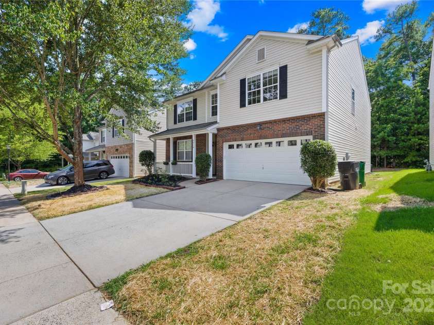 2316 Savannah Hills Drive, Matthews, NC 28105.  MLS# CAR4276271, YatesRealty ID 29208. 