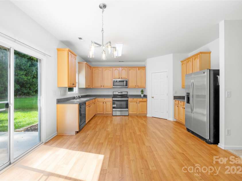 2316 Savannah Hills Drive, Matthews, NC 28105.  MLS# CAR4276271, YatesRealty ID 29208. 
