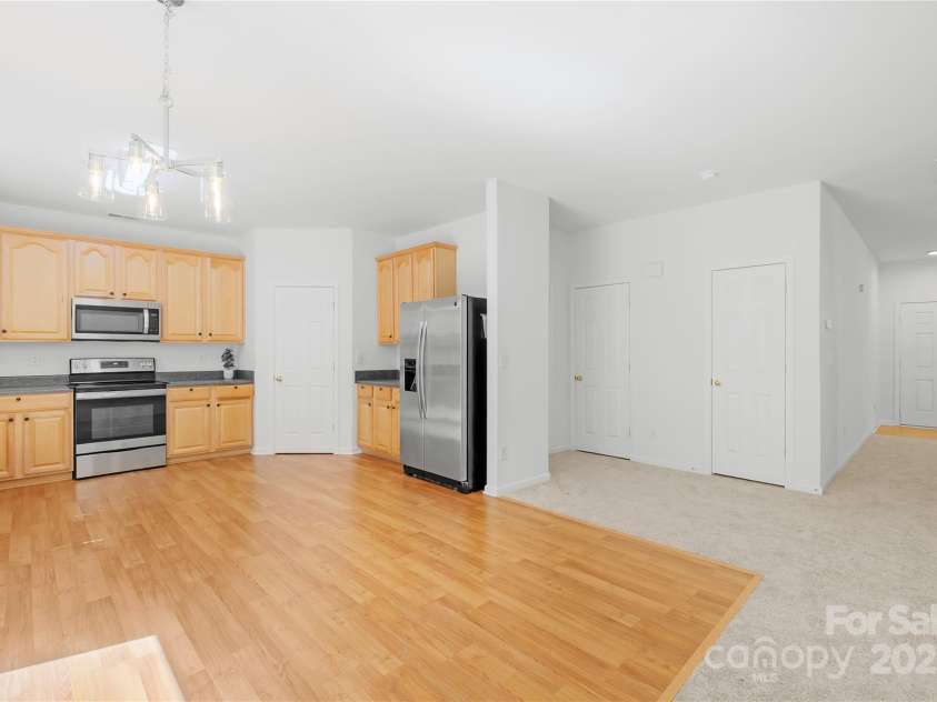 2316 Savannah Hills Drive, Matthews, NC 28105.  MLS# CAR4276271, YatesRealty ID 29208. 