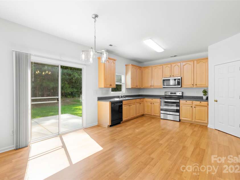 2316 Savannah Hills Drive, Matthews, NC 28105.  MLS# CAR4276271, YatesRealty ID 29208. 