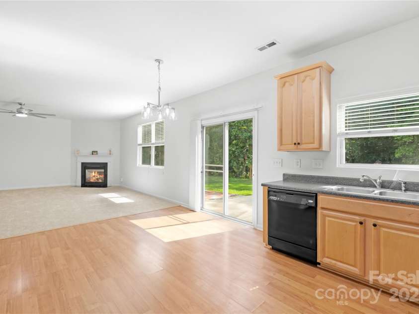 2316 Savannah Hills Drive, Matthews, NC 28105.  MLS# CAR4276271, YatesRealty ID 29208. 