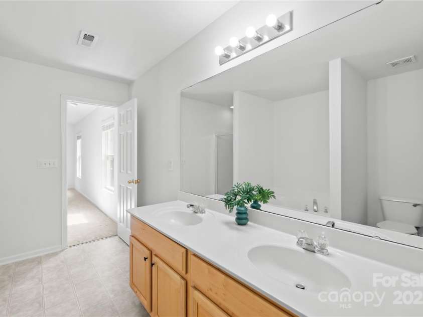 2316 Savannah Hills Drive, Matthews, NC 28105.  MLS# CAR4276271, YatesRealty ID 29208. 