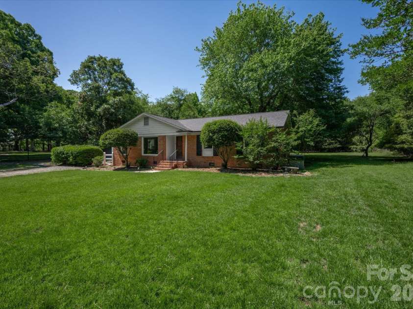 2645 Walker Road, Matthews, NC 28105.  MLS# CAR4382733, YatesRealty ID 29208. 
