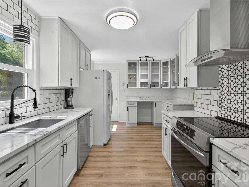 2645 Walker Road, Matthews, NC 28105.  MLS# CAR4382733, YatesRealty ID 29208. 