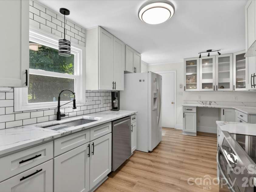 2645 Walker Road, Matthews, NC 28105.  MLS# CAR4382733, YatesRealty ID 29208. 