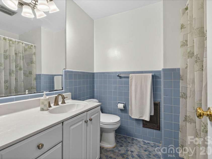 2645 Walker Road, Matthews, NC 28105.  MLS# CAR4382733, YatesRealty ID 29208. 