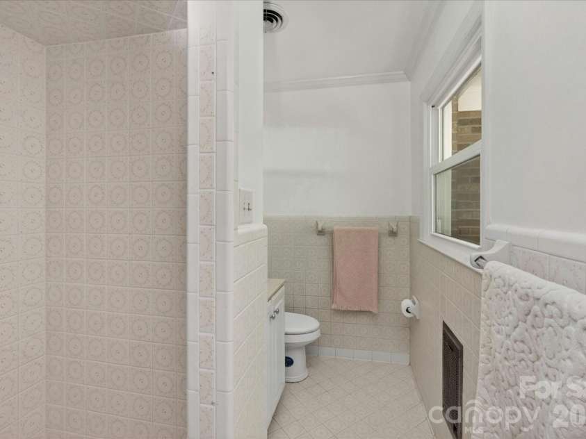 2645 Walker Road, Matthews, NC 28105.  MLS# CAR4382733, YatesRealty ID 29208. 