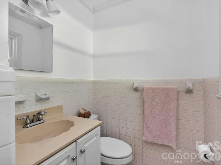 2645 Walker Road, Matthews, NC 28105.  MLS# CAR4382733, YatesRealty ID 29208. 