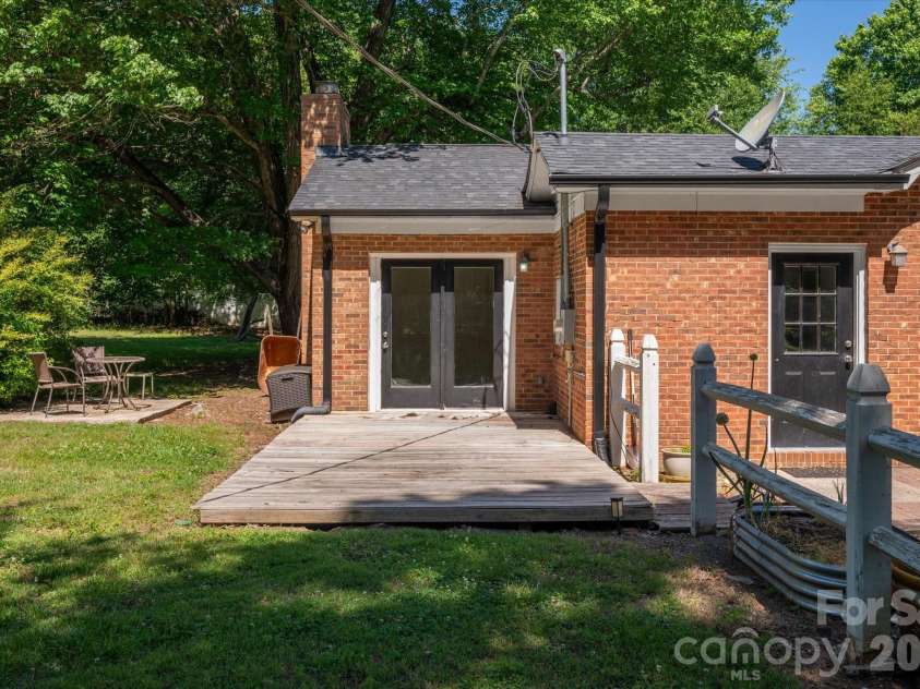 2645 Walker Road, Matthews, NC 28105.  MLS# CAR4382733, YatesRealty ID 29208. 