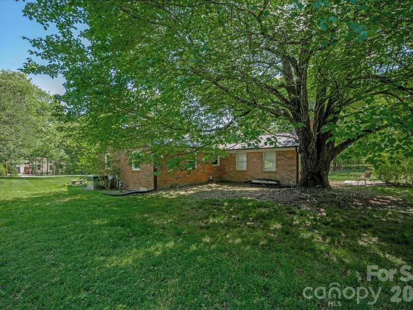 2645 Walker Road, Matthews, NC 28105.  MLS# CAR4382733, YatesRealty ID 29208. 