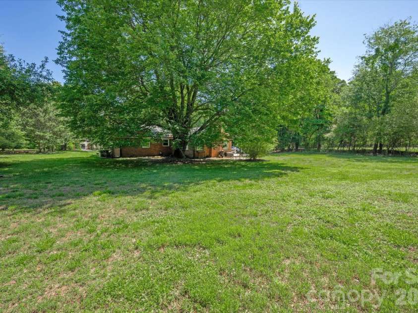 2645 Walker Road, Matthews, NC 28105.  MLS# CAR4382733, YatesRealty ID 29208. 