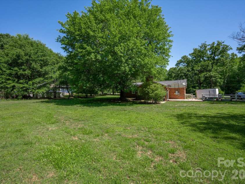 2645 Walker Road, Matthews, NC 28105.  MLS# CAR4382733, YatesRealty ID 29208. 