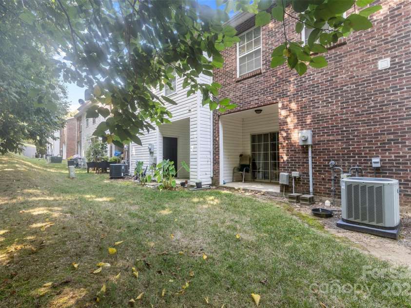 2476 Ryerson Court, Charlotte, NC 28213.  MLS# CAR4280530, YatesRealty ID 29209. 