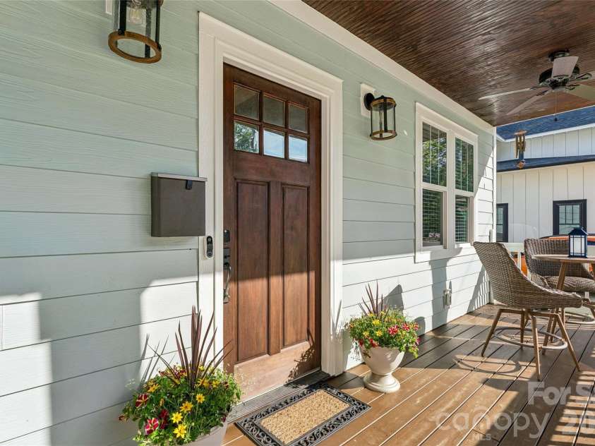 111 Turner Avenue, Charlotte, NC 28216.  MLS# CAR4367632, YatesRealty ID 29211. 
