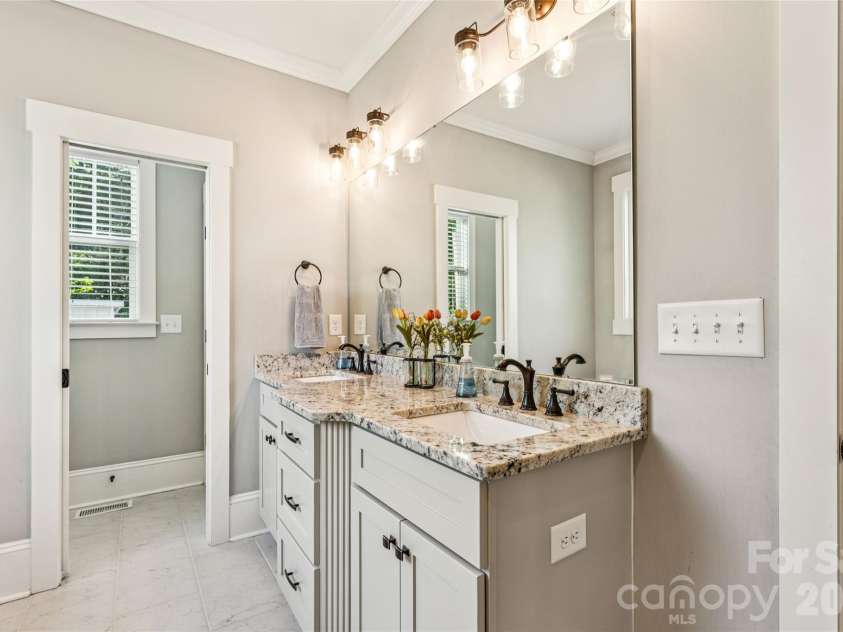 111 Turner Avenue, Charlotte, NC 28216.  MLS# CAR4367632, YatesRealty ID 29211. 