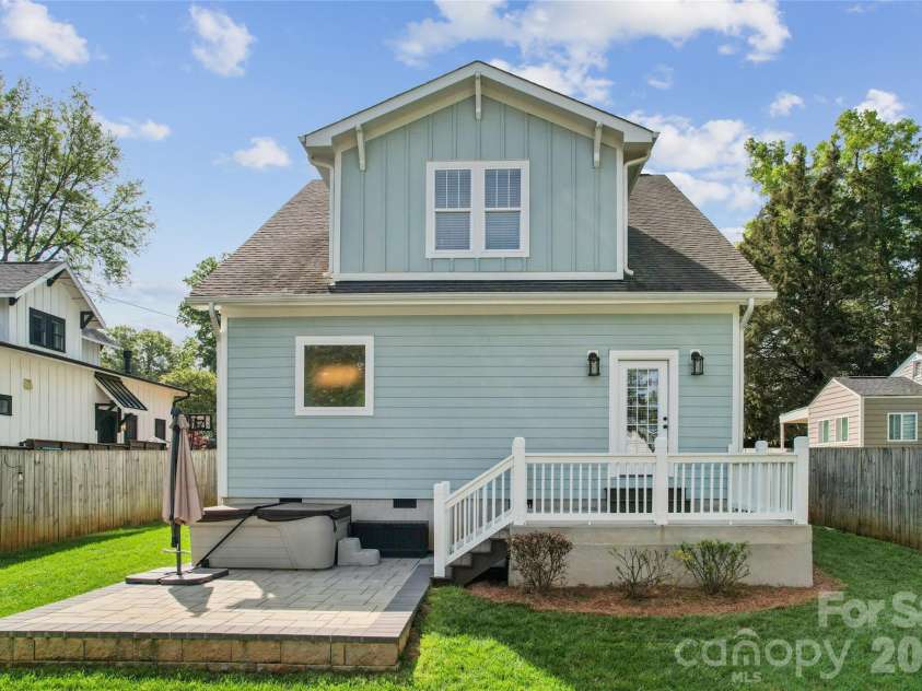 111 Turner Avenue, Charlotte, NC 28216.  MLS# CAR4367632, YatesRealty ID 29211. 
