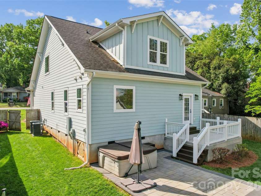 111 Turner Avenue, Charlotte, NC 28216.  MLS# CAR4367632, YatesRealty ID 29211. 