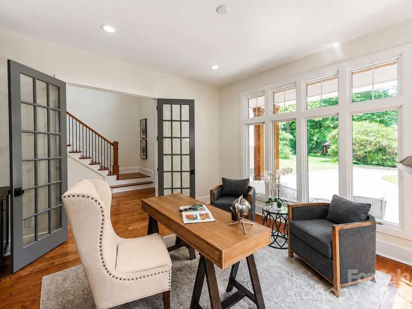 3032 Northampton Drive, Charlotte, NC 28210.  MLS# CAR4367556, YatesRealty ID 29212. 