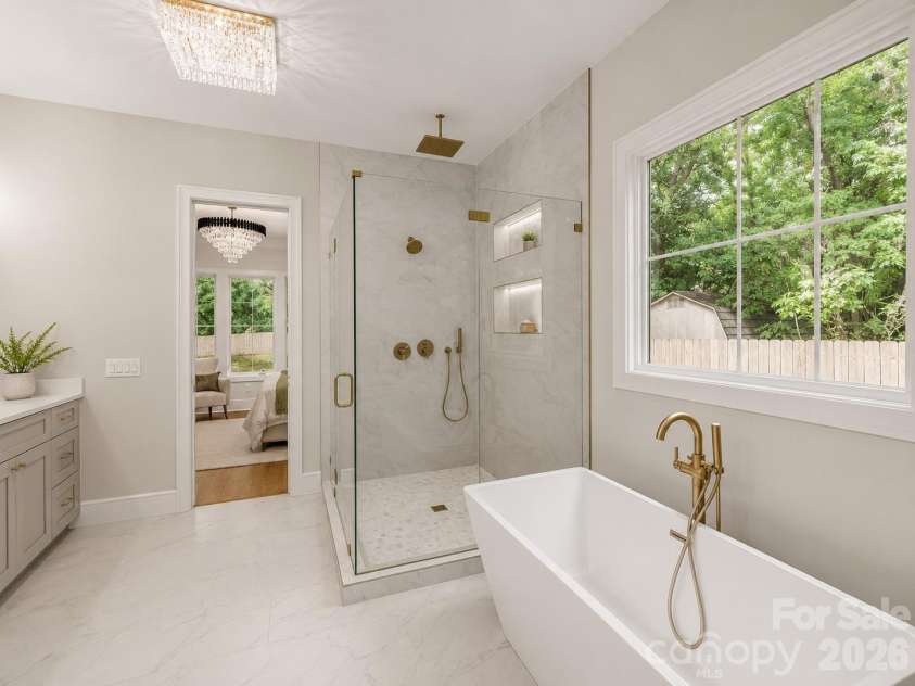 3032 Northampton Drive, Charlotte, NC 28210.  MLS# CAR4367556, YatesRealty ID 29212. 