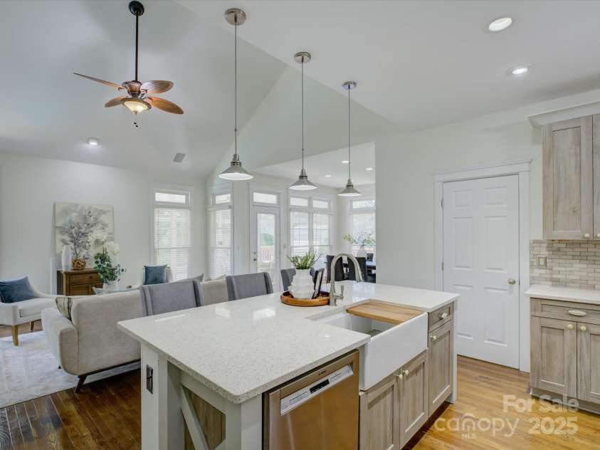 8508 Sandowne Lane, Huntersville, NC 28078.  MLS# CAR4270595, YatesRealty ID 29212. 