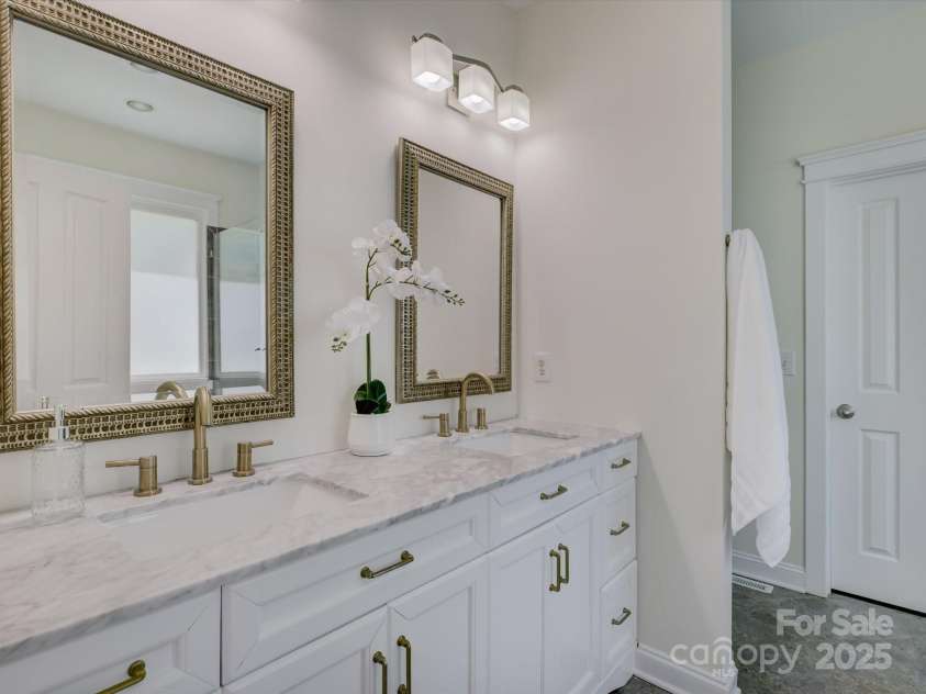 8508 Sandowne Lane, Huntersville, NC 28078.  MLS# CAR4270595, YatesRealty ID 29212. 