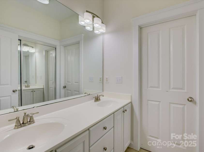 8508 Sandowne Lane, Huntersville, NC 28078.  MLS# CAR4270595, YatesRealty ID 29212. 