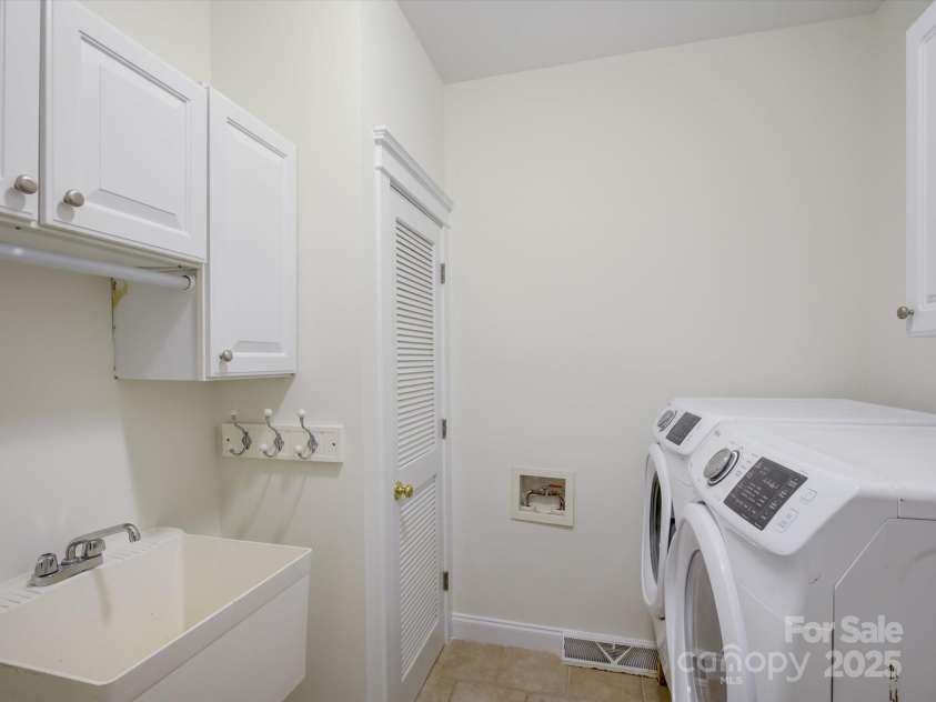 8508 Sandowne Lane, Huntersville, NC 28078.  MLS# CAR4270595, YatesRealty ID 29212. 