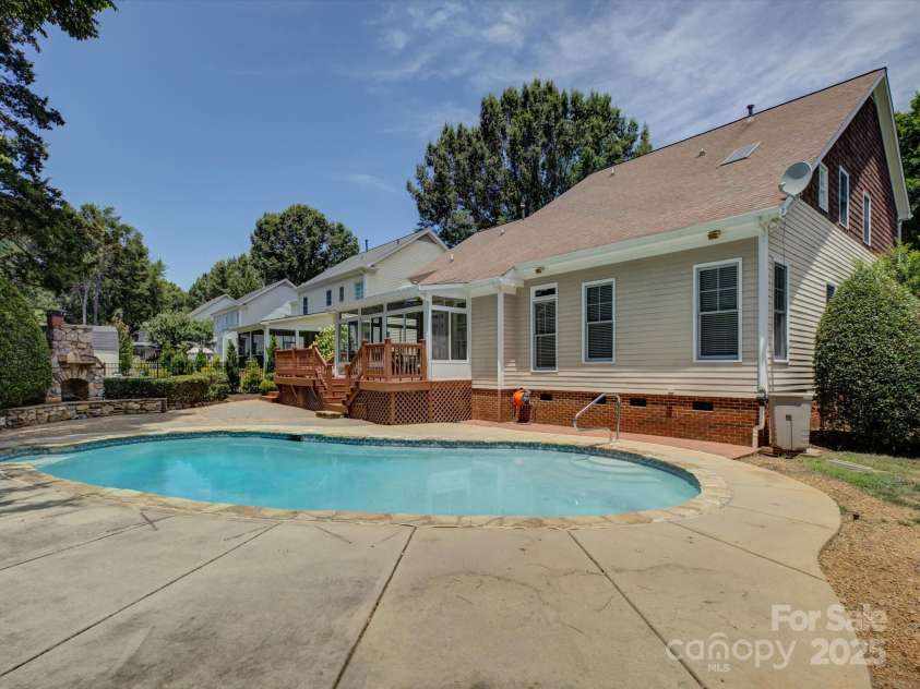 8508 Sandowne Lane, Huntersville, NC 28078.  MLS# CAR4270595, YatesRealty ID 29212. 