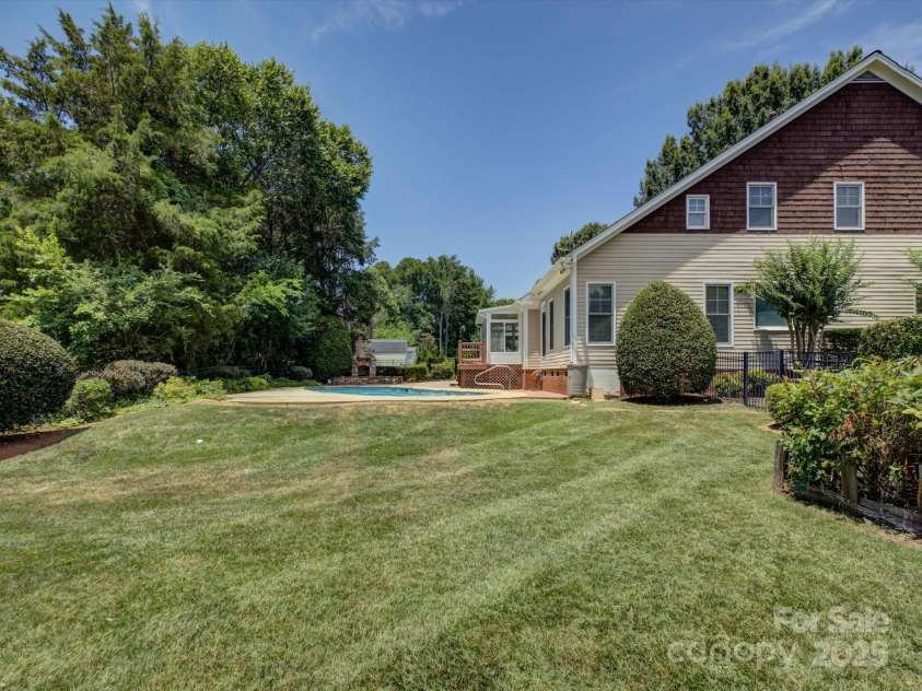 8508 Sandowne Lane, Huntersville, NC 28078.  MLS# CAR4270595, YatesRealty ID 29212. 