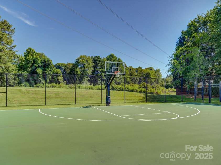 8508 Sandowne Lane, Huntersville, NC 28078.  MLS# CAR4270595, YatesRealty ID 29212. 