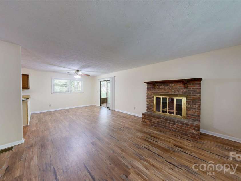 212 Fallen Timber Road, Hendersonville, NC 28791.  MLS# CAR4269973, YatesRealty ID 29214. 