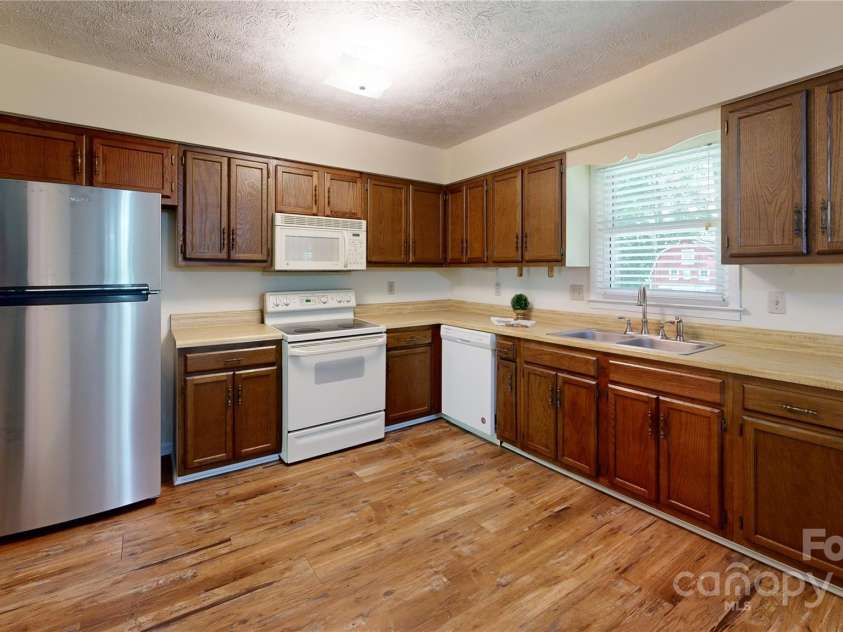 212 Fallen Timber Road, Hendersonville, NC 28791.  MLS# CAR4269973, YatesRealty ID 29214. 