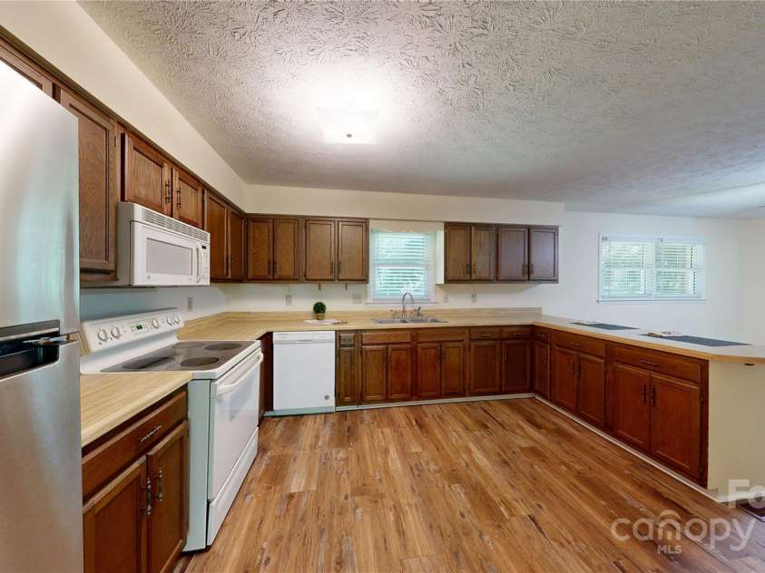 212 Fallen Timber Road, Hendersonville, NC 28791.  MLS# CAR4269973, YatesRealty ID 29214. 