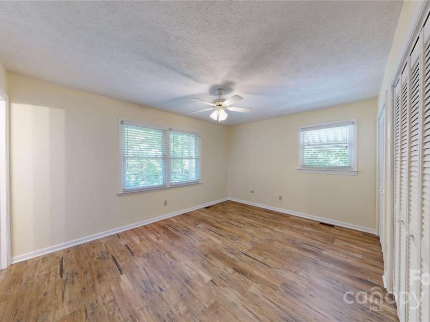 212 Fallen Timber Road, Hendersonville, NC 28791.  MLS# CAR4269973, YatesRealty ID 29214. 