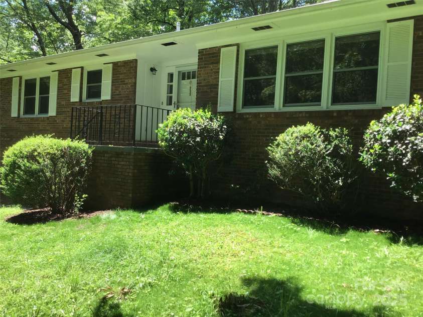 212 Fallen Timber Road, Hendersonville, NC 28791.  MLS# CAR4269973, YatesRealty ID 29214. 