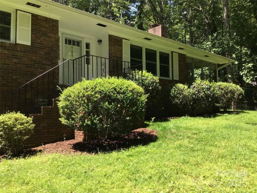 212 Fallen Timber Road, Hendersonville, NC 28791.  MLS# CAR4269973, YatesRealty ID 29214. 