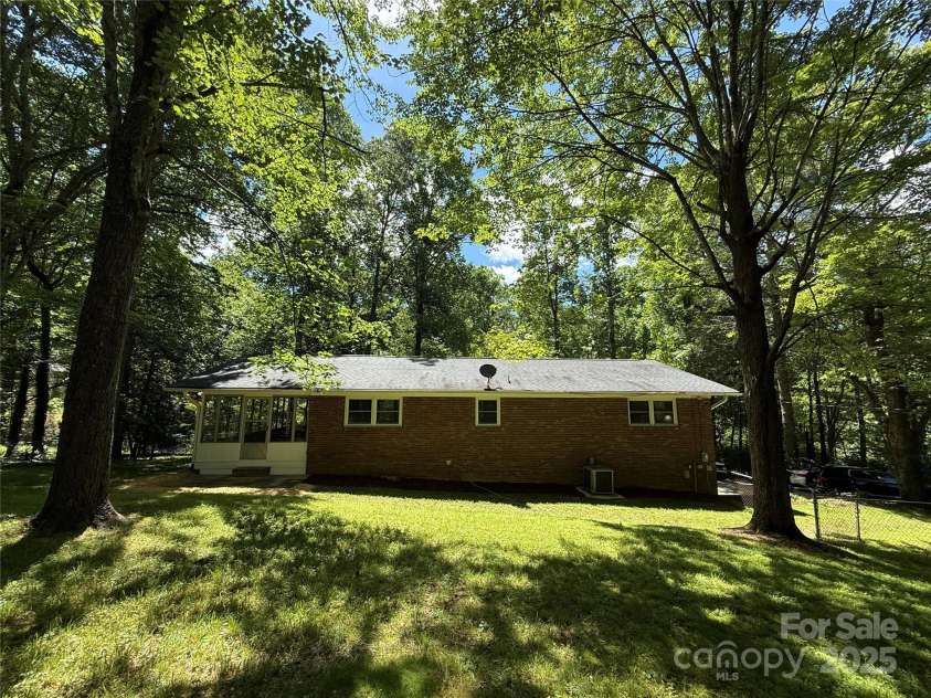 212 Fallen Timber Road, Hendersonville, NC 28791.  MLS# CAR4269973, YatesRealty ID 29214. 