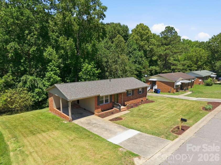 413 Mclelland Avenue, Mooresville, NC 28115.  MLS# CAR4379250, YatesRealty ID 29214. 
