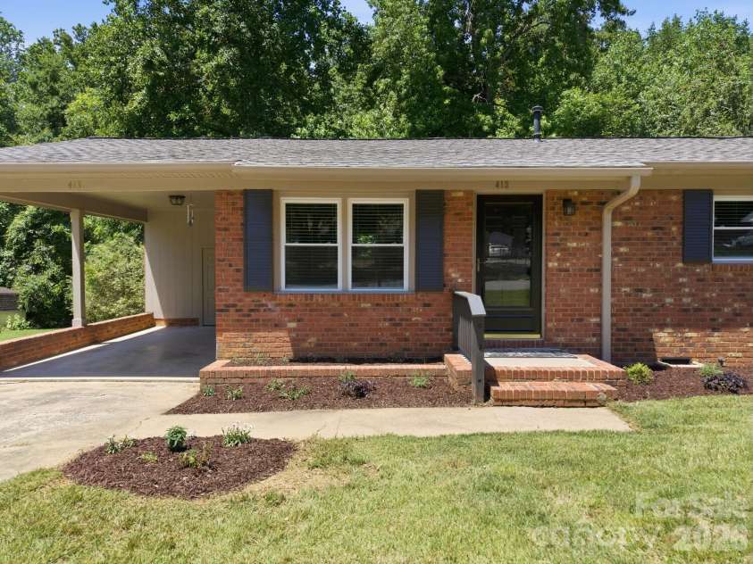 413 Mclelland Avenue, Mooresville, NC 28115.  MLS# CAR4379250, YatesRealty ID 29214. 