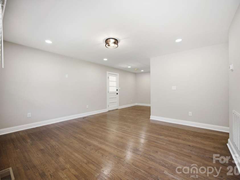 413 Mclelland Avenue, Mooresville, NC 28115.  MLS# CAR4379250, YatesRealty ID 29214. 