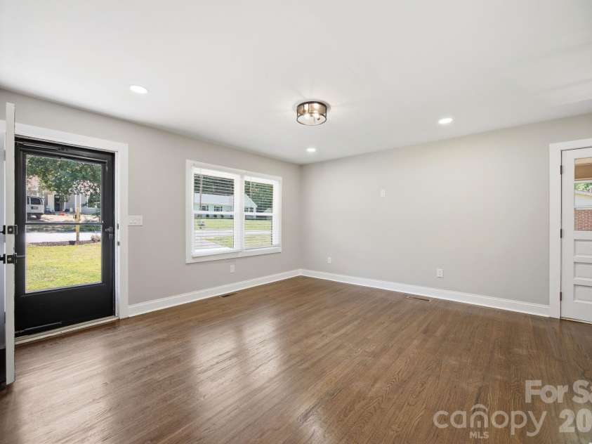 413 Mclelland Avenue, Mooresville, NC 28115.  MLS# CAR4379250, YatesRealty ID 29214. 