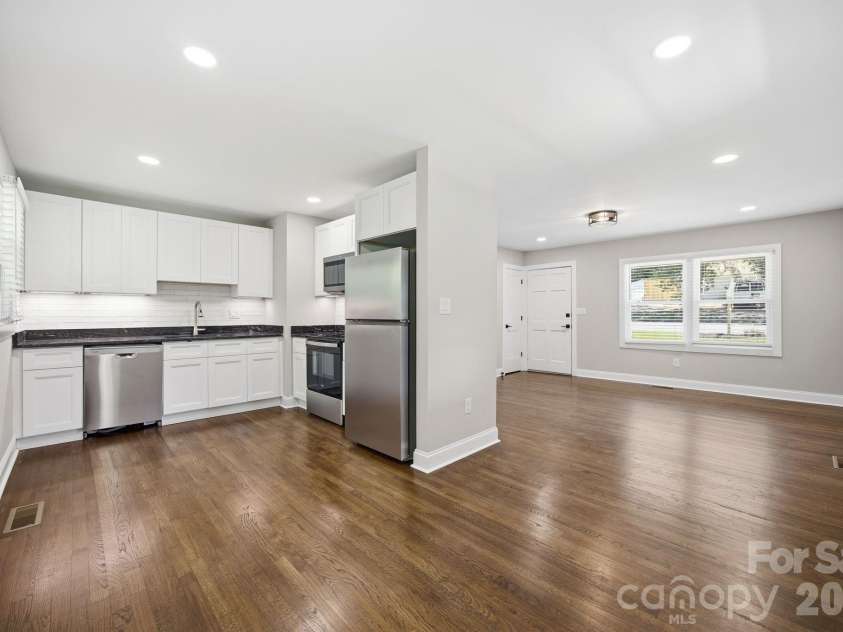 413 Mclelland Avenue, Mooresville, NC 28115.  MLS# CAR4379250, YatesRealty ID 29214. 